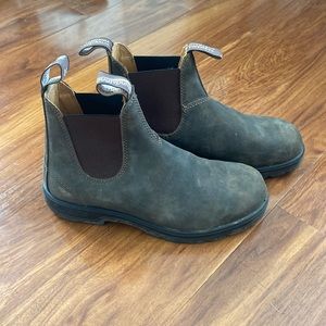 Classic Chelsea Blundstones